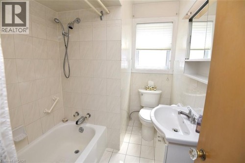 19 Gildea Street, Hamilton, ON - Indoor Photo Showing Bathroom