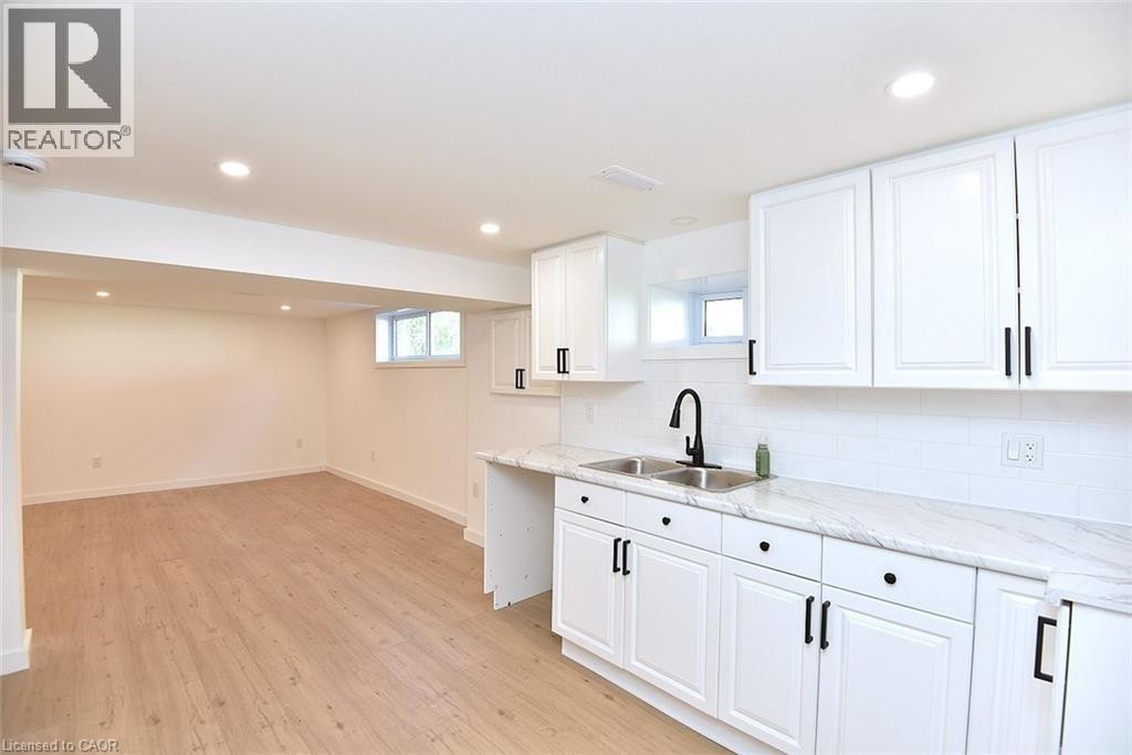 19 Gildea Street, Hamilton, ON - Indoor