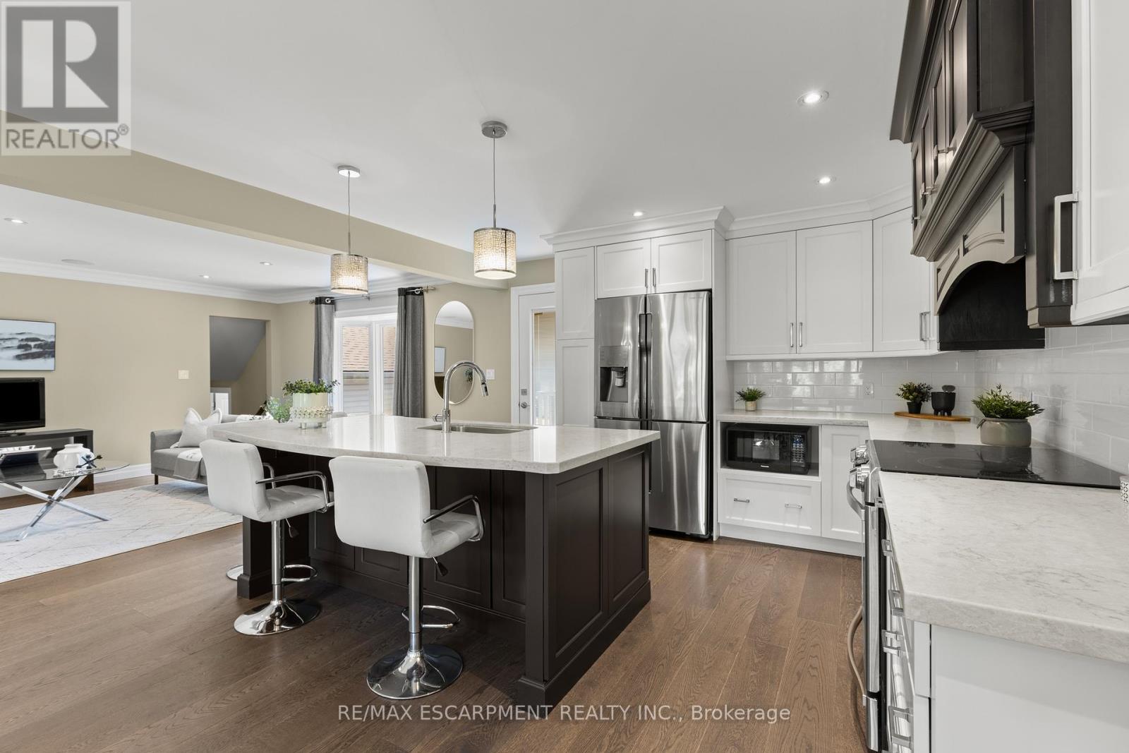 404 Hamilton Drive, Hamilton, ON