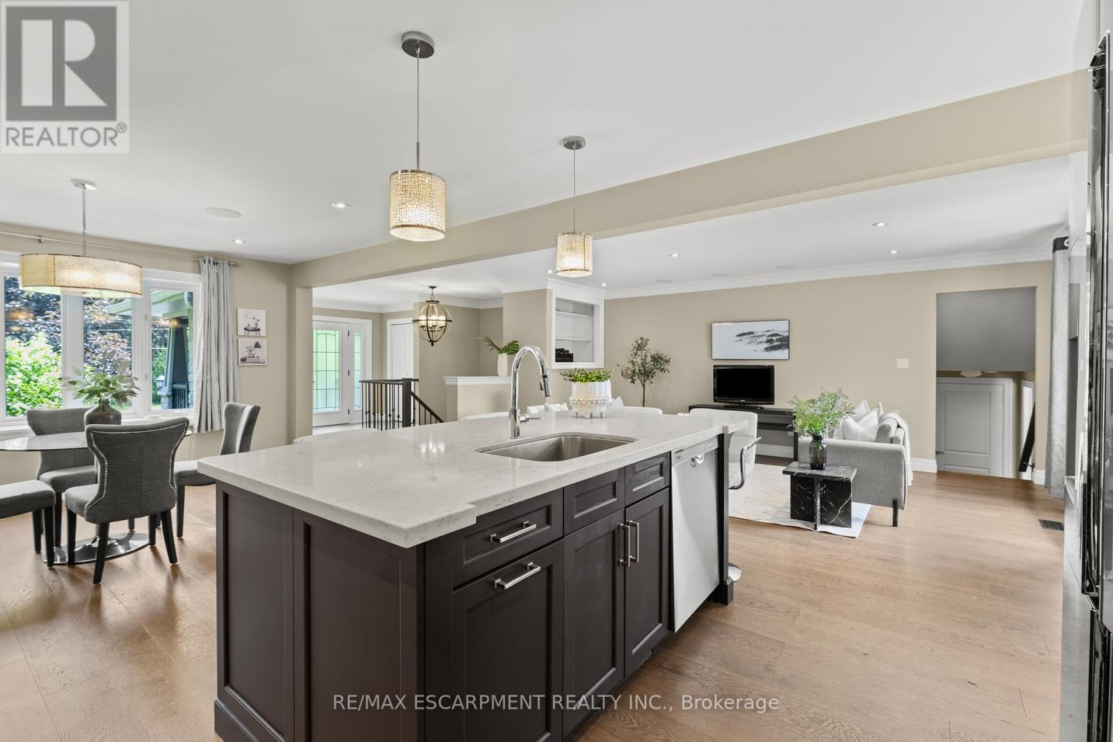404 Hamilton Drive, Hamilton, ON