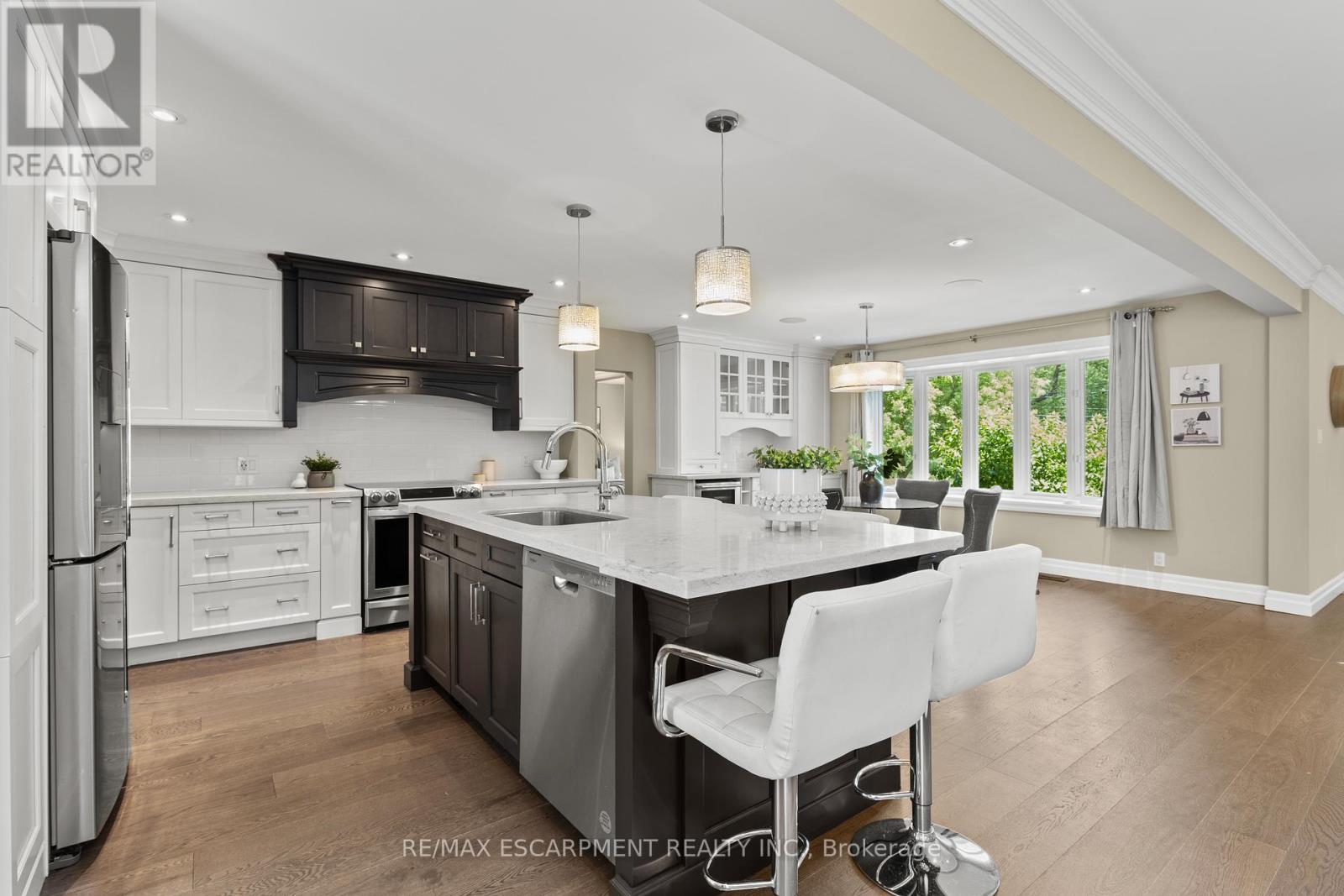 404 Hamilton Drive, Hamilton, ON