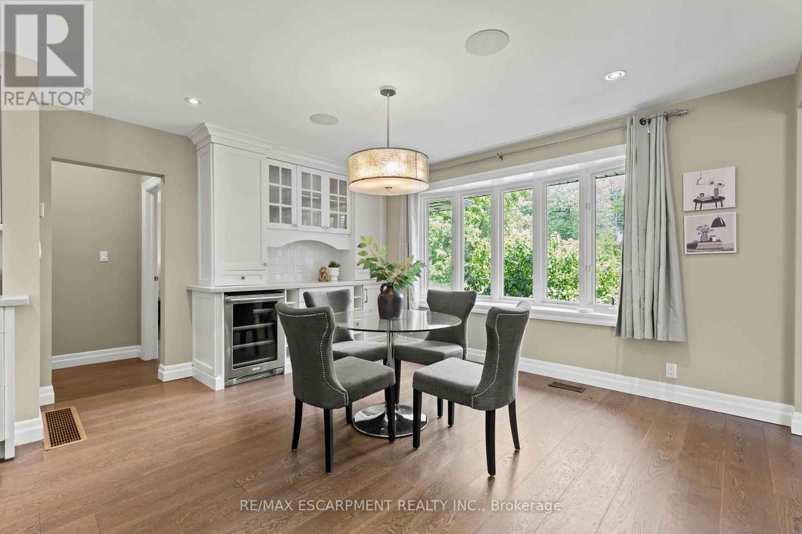 404 Hamilton Drive, Hamilton, ON