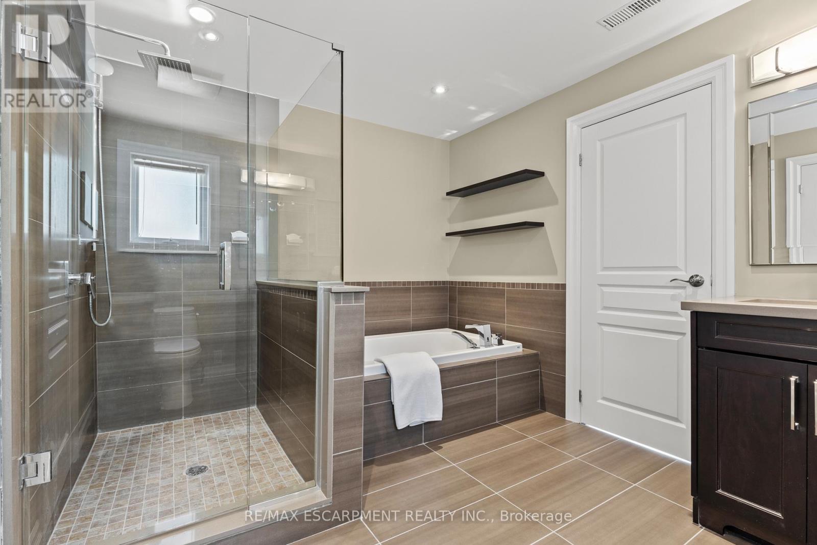404 Hamilton Drive, Hamilton, ON