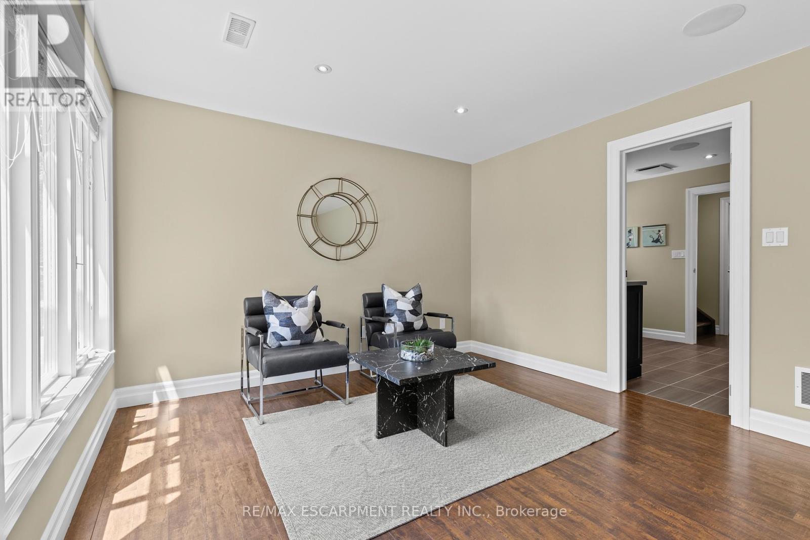 404 Hamilton Drive, Hamilton, ON