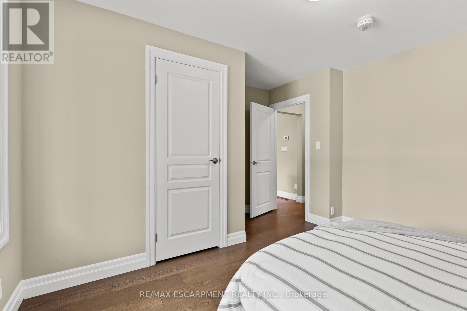 404 Hamilton Drive, Hamilton, ON