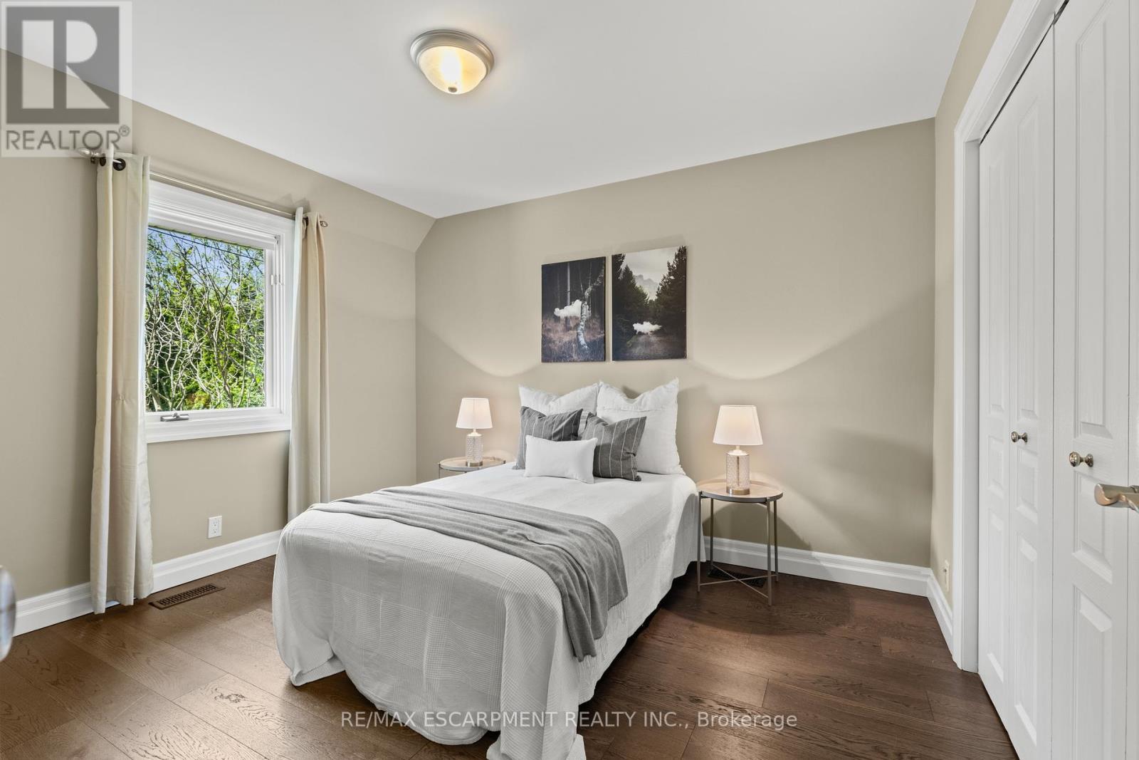 404 Hamilton Drive, Hamilton, ON