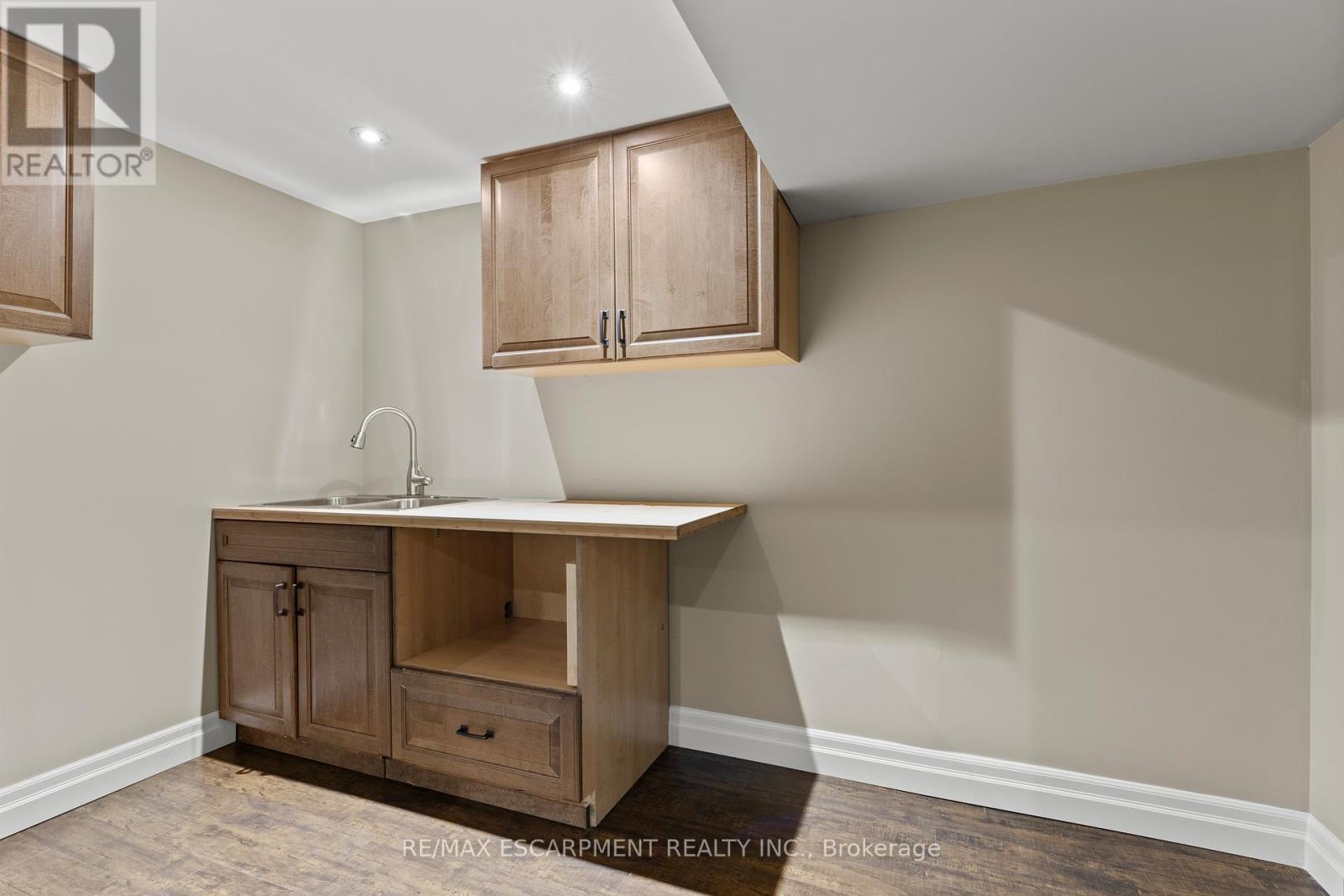 404 Hamilton Drive, Hamilton, ON