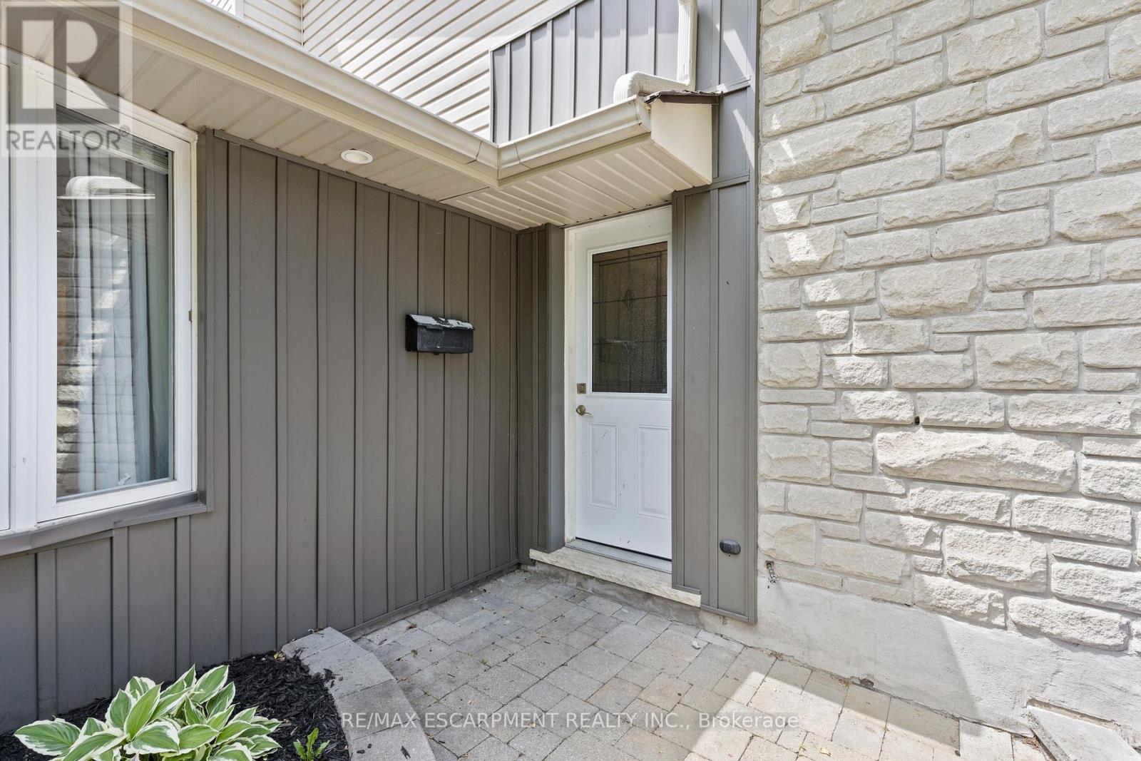 404 Hamilton Drive, Hamilton, ON