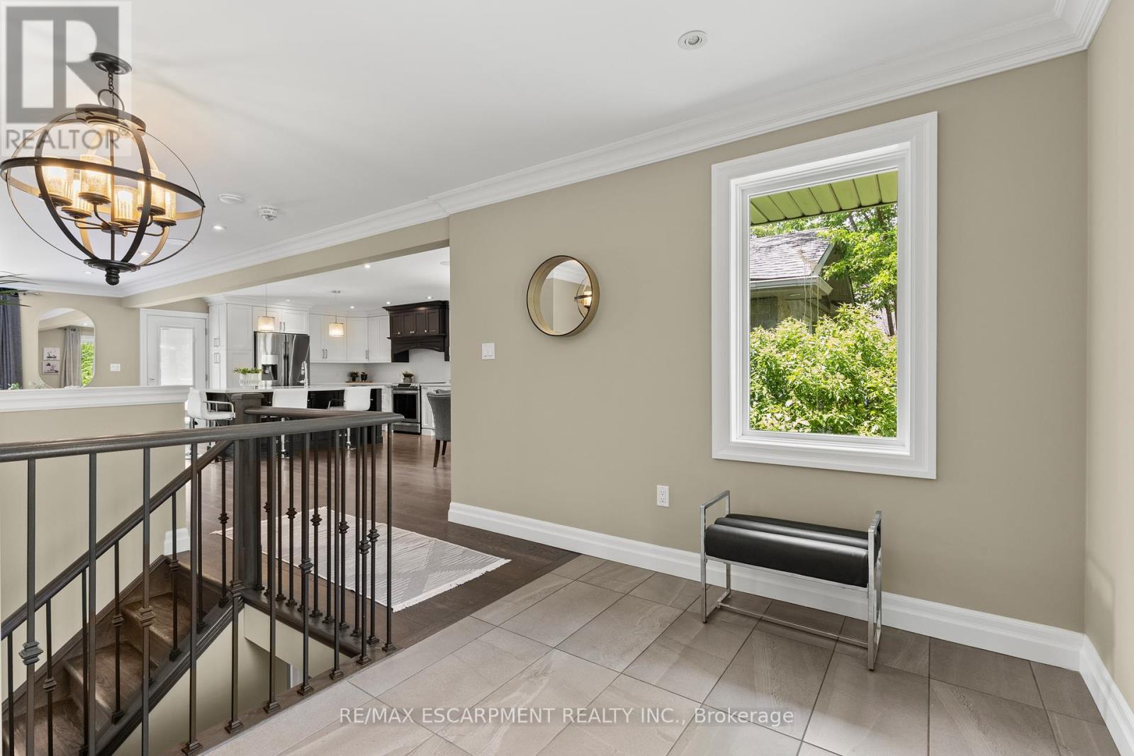 404 Hamilton Drive, Hamilton, ON