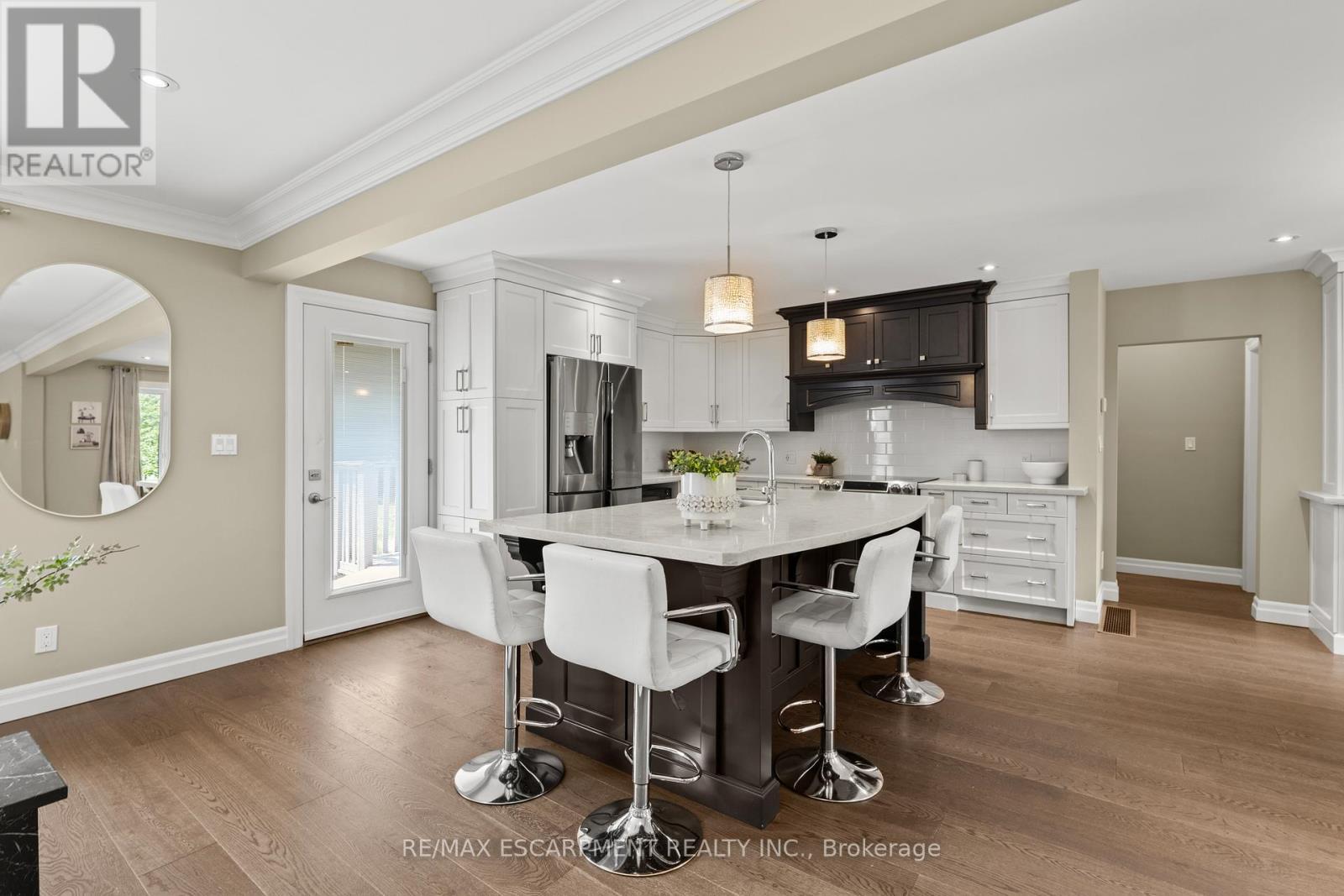 404 Hamilton Drive, Hamilton, ON