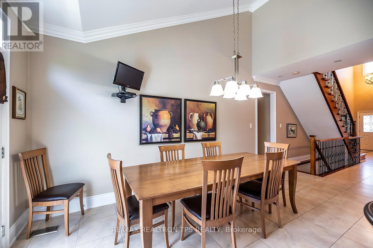 Custom Table Included to Match Kitchen - 25 Leafield Drive, Toronto, ON