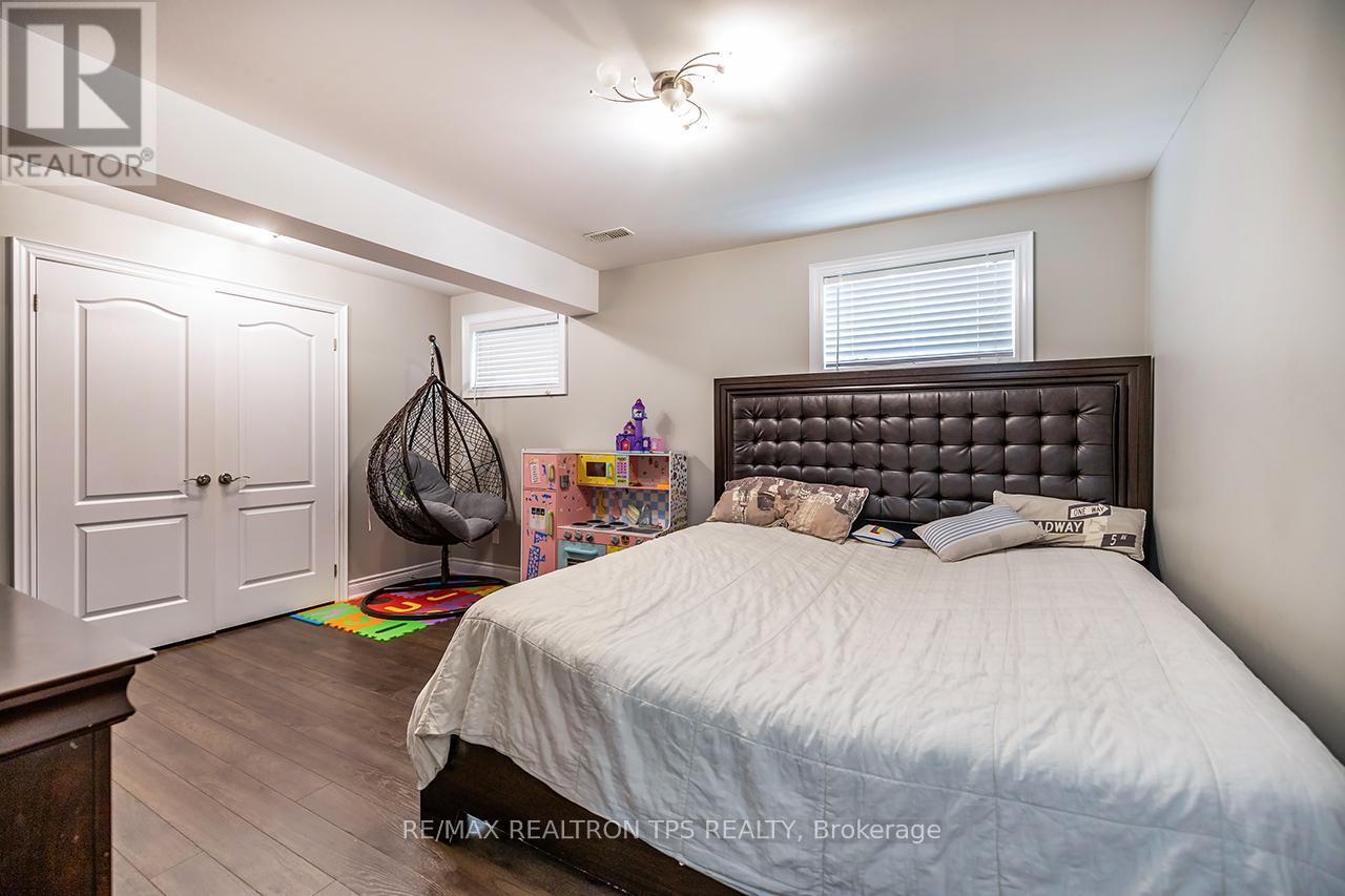 25 Leafield Drive, Toronto, ON