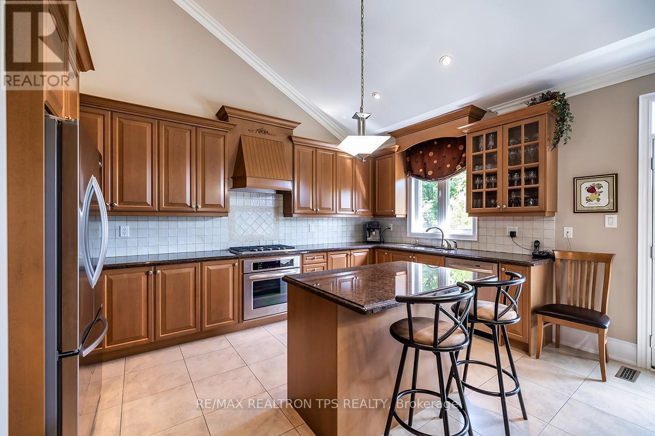 Custom Wood Cabinetry - 25 Leafield Drive, Toronto, ON