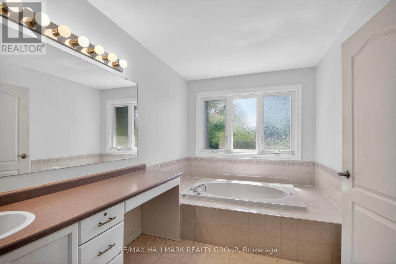 80 Scarlet Court, Ottawa, ON