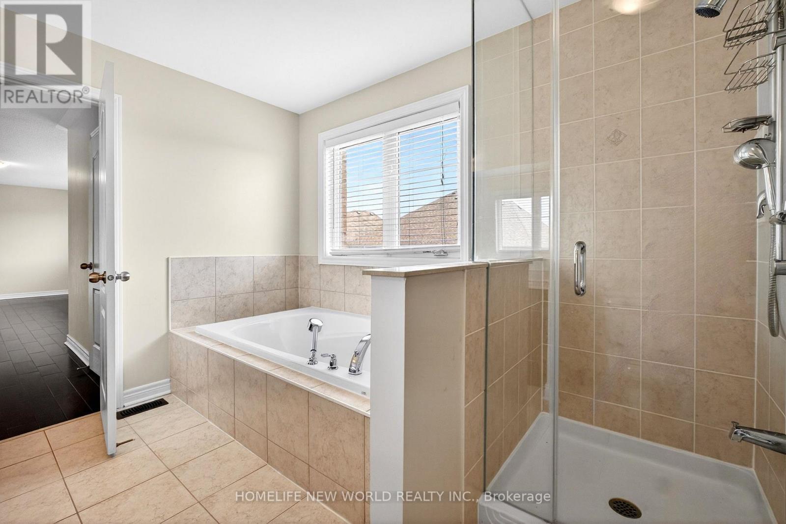 Master bed bathroom - 5313 Longford Drive, Mississauga, ON