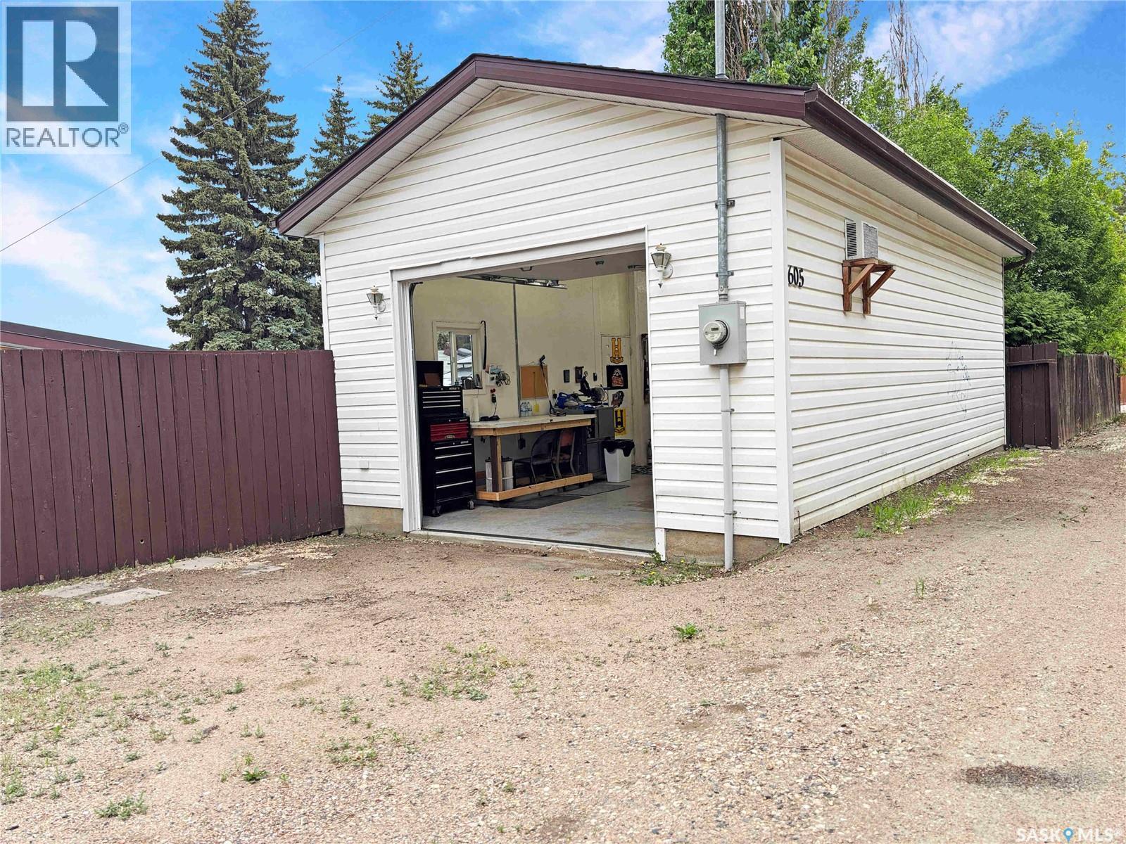 605 O Avenue N, Saskatoon, SK