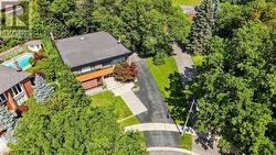8 FOXDALE COURT Toronto, ON M2K 2P2