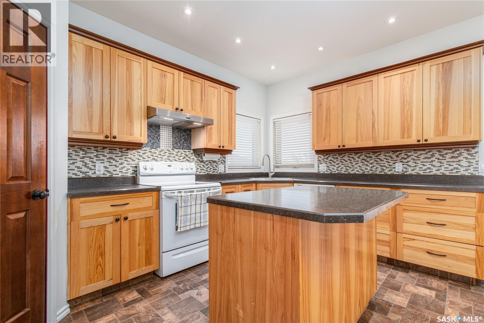 27 Belmont Crescent, Moose Jaw, SK