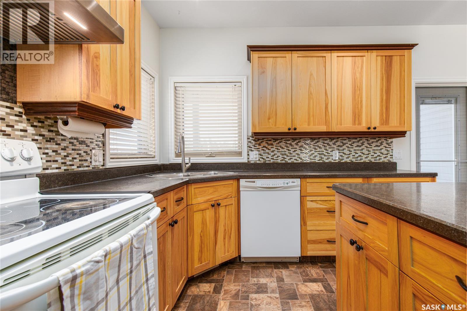 27 Belmont Crescent, Moose Jaw, SK