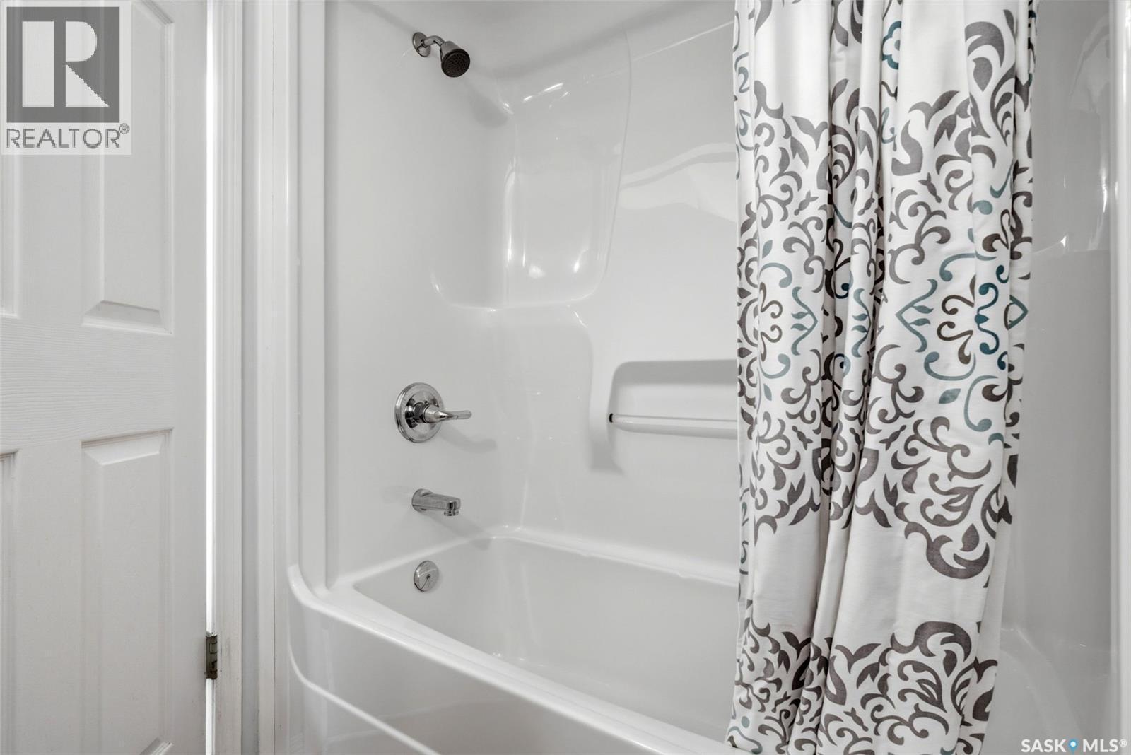 3407 Bishop Crescent E, Regina, SK