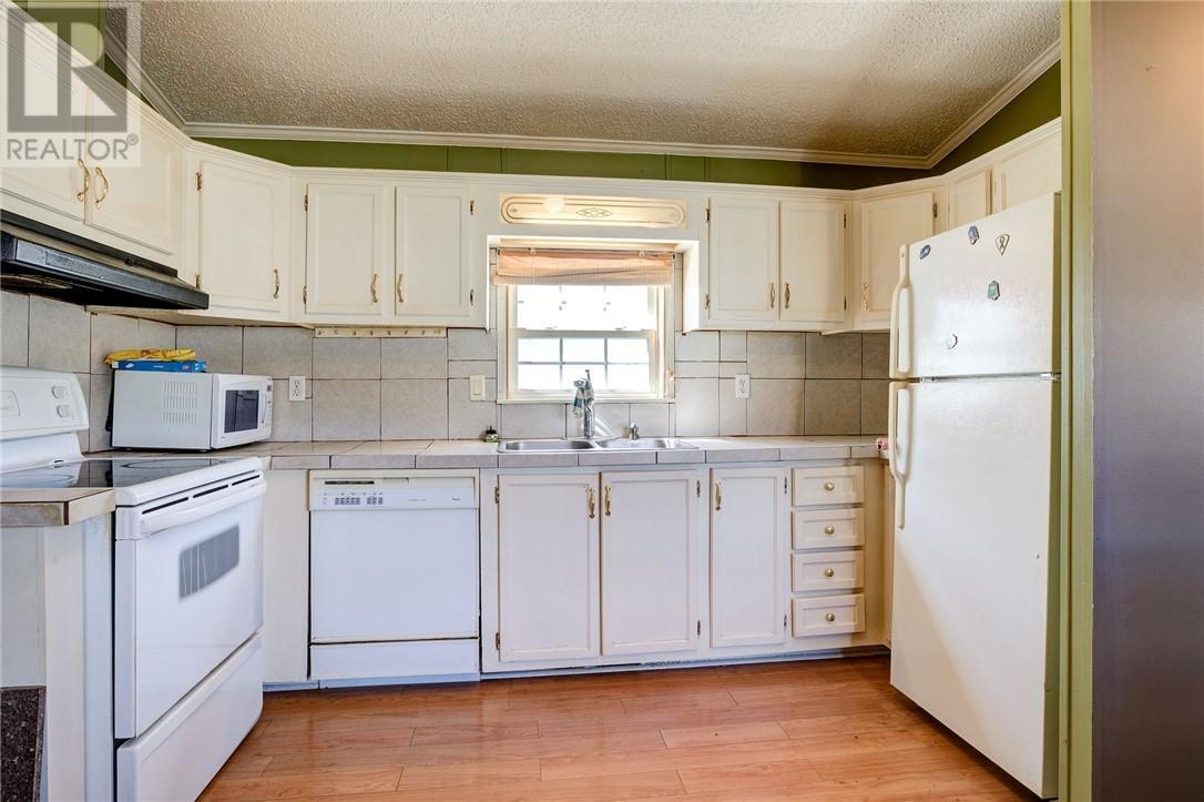76 Corbin Avenue, Wahnapitae, ON