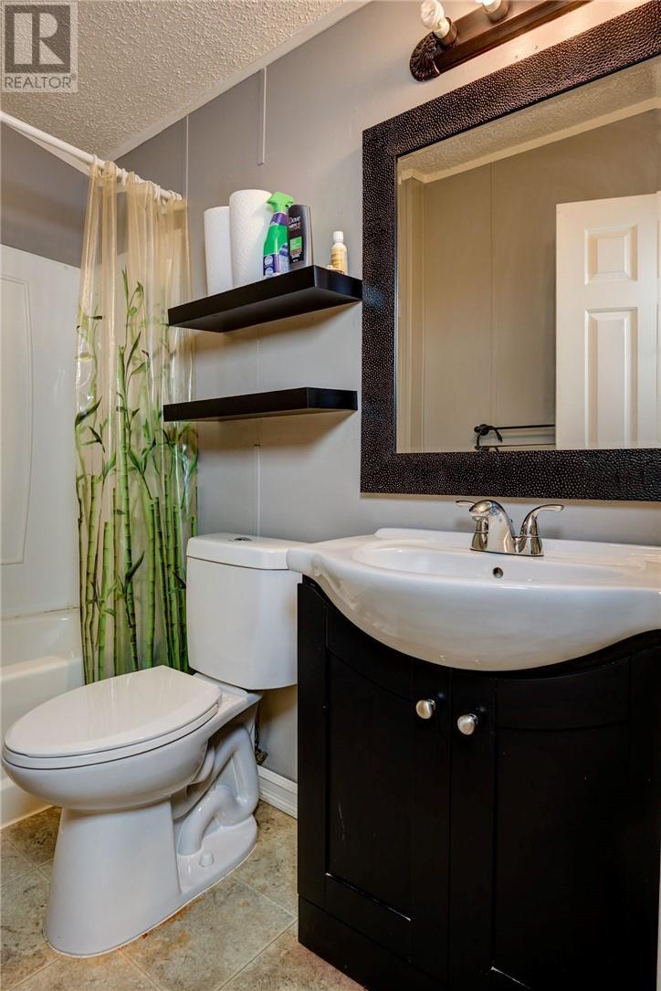 76 Corbin Avenue, Wahnapitae, ON