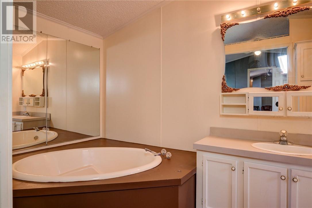 76 Corbin Avenue, Wahnapitae, ON