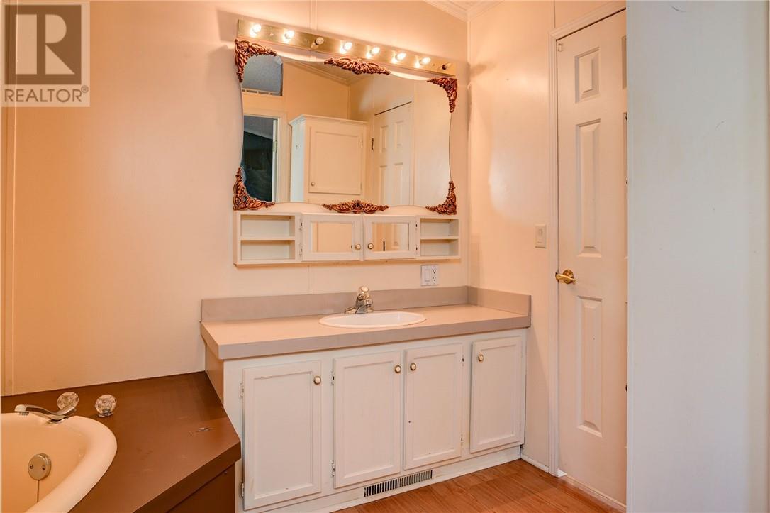 76 Corbin Avenue, Wahnapitae, ON