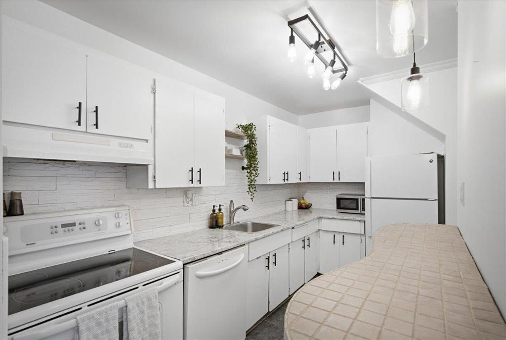 206 3915 Grant Avenue, Winnipeg, MB