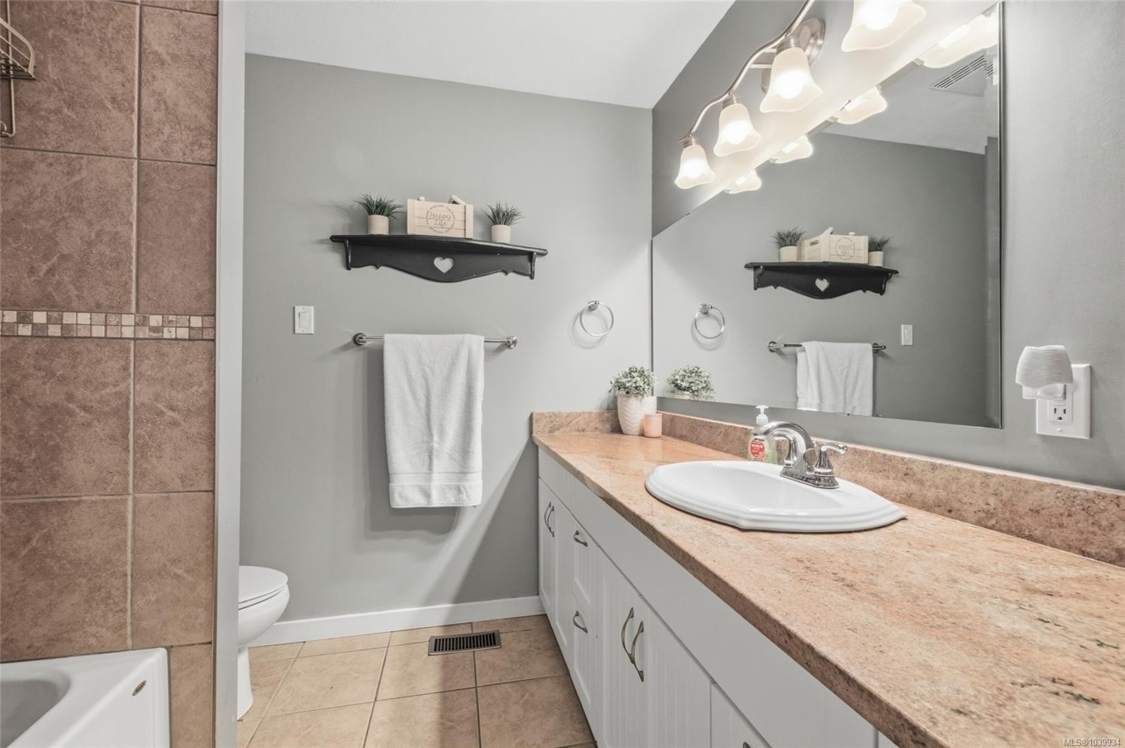 430 Davis Rd, Ladysmith, BC