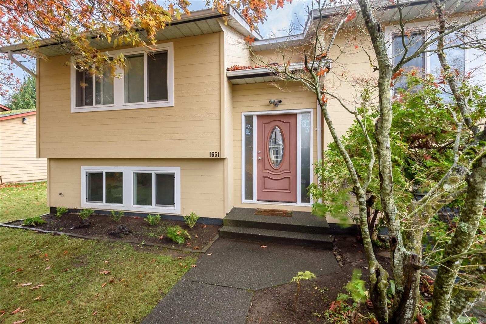 1651 Ascot Ave, Comox, BC