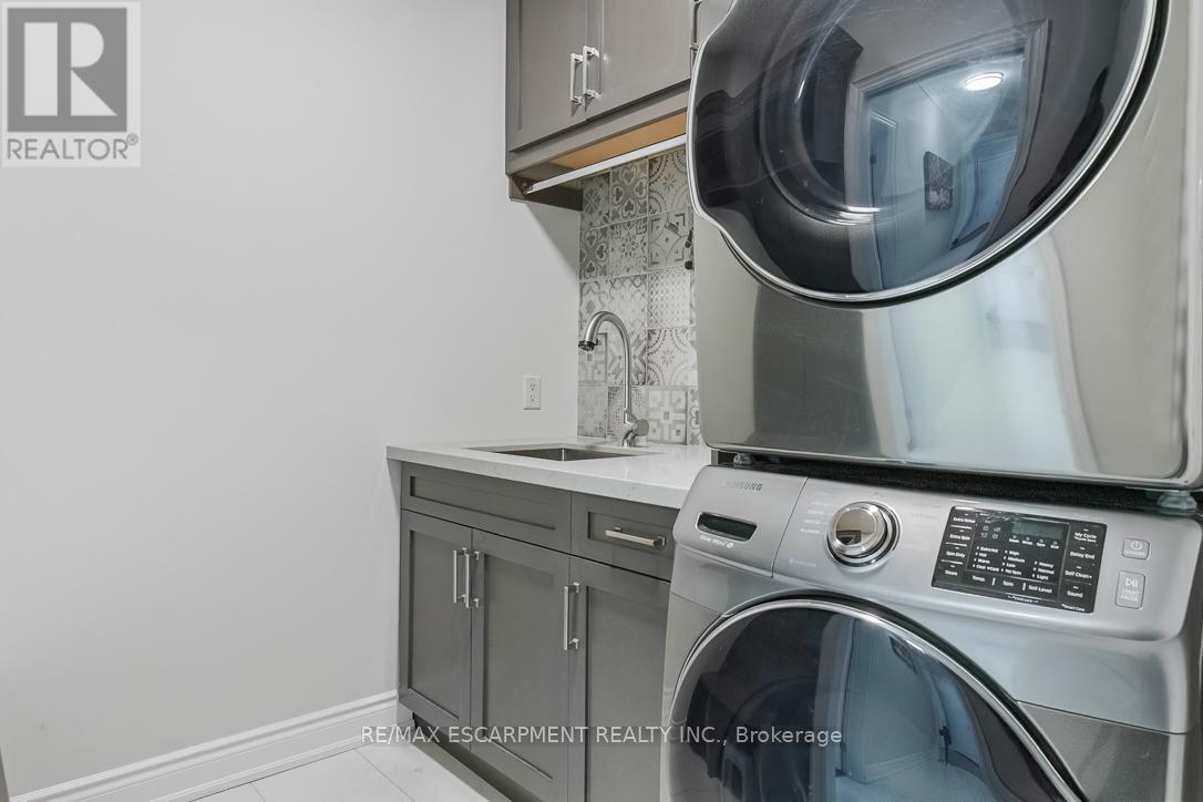 519 Hancock Way, Mississauga, ON