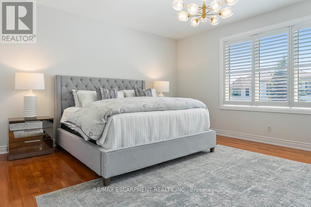 519 Hancock Way, Mississauga, ON