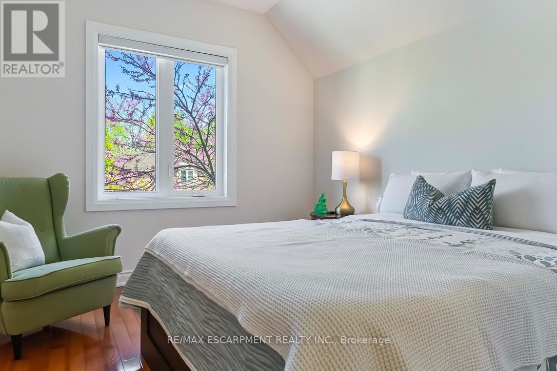 519 Hancock Way, Mississauga, ON