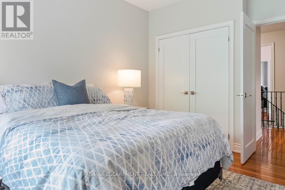 519 Hancock Way, Mississauga, ON