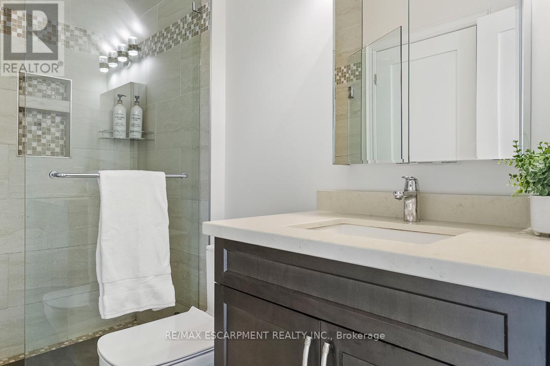 519 Hancock Way, Mississauga, ON