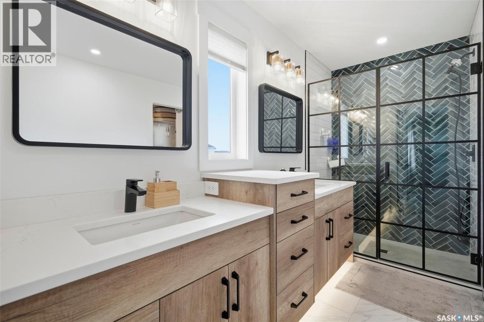 302 Chelsom Manor, Saskatoon, SK