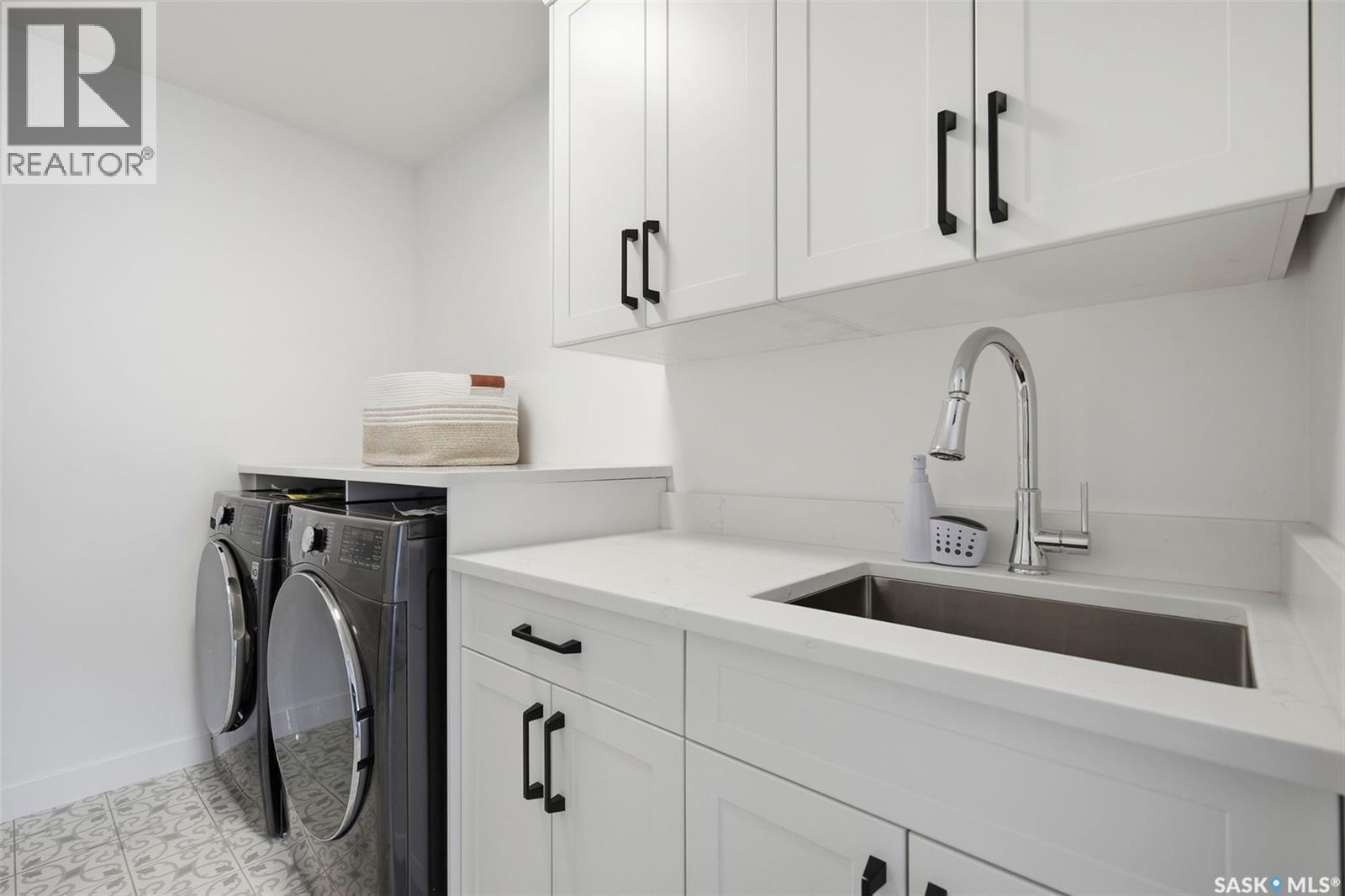 302 Chelsom Manor, Saskatoon, SK