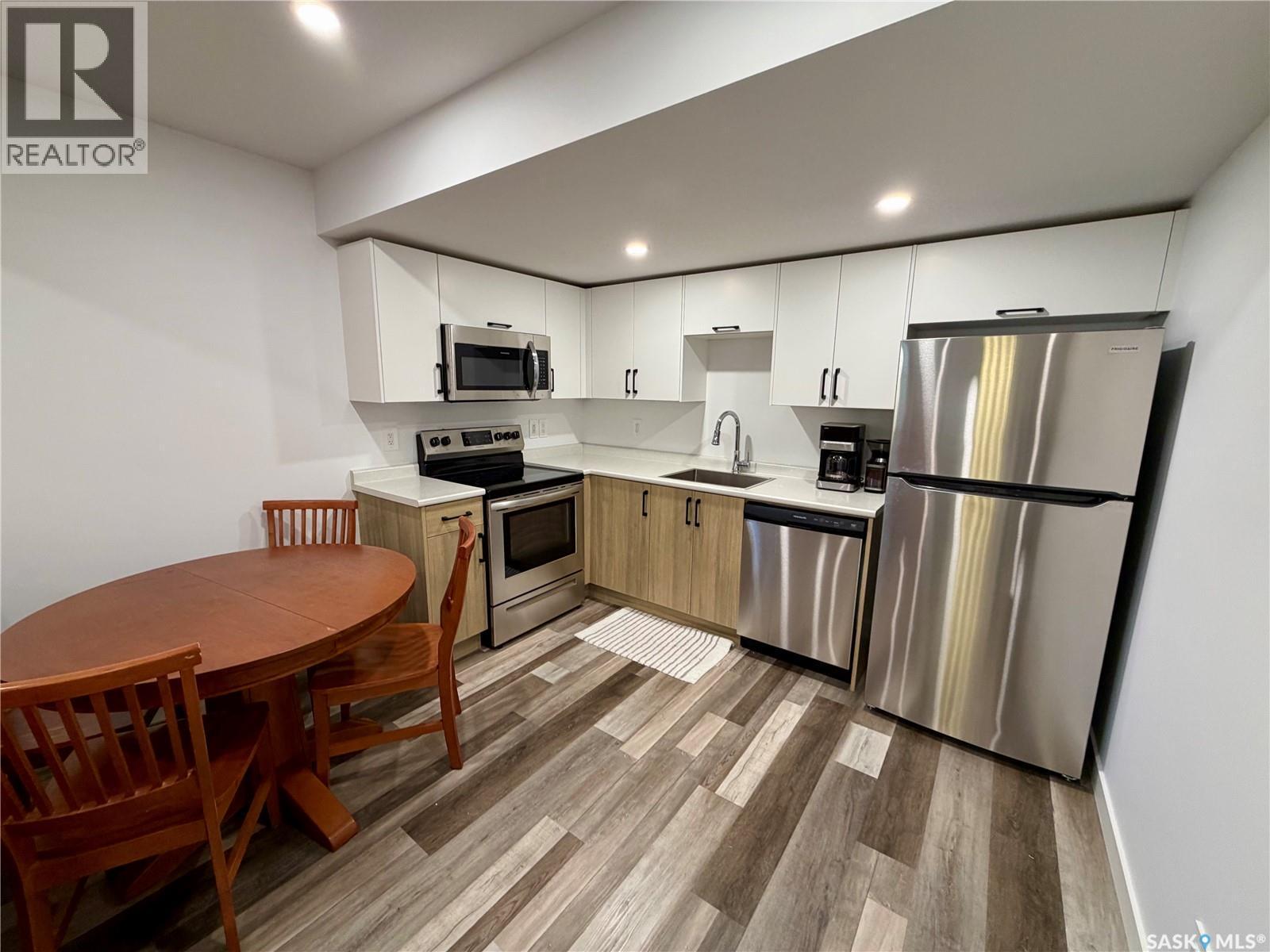 302 Chelsom Manor, Saskatoon, SK