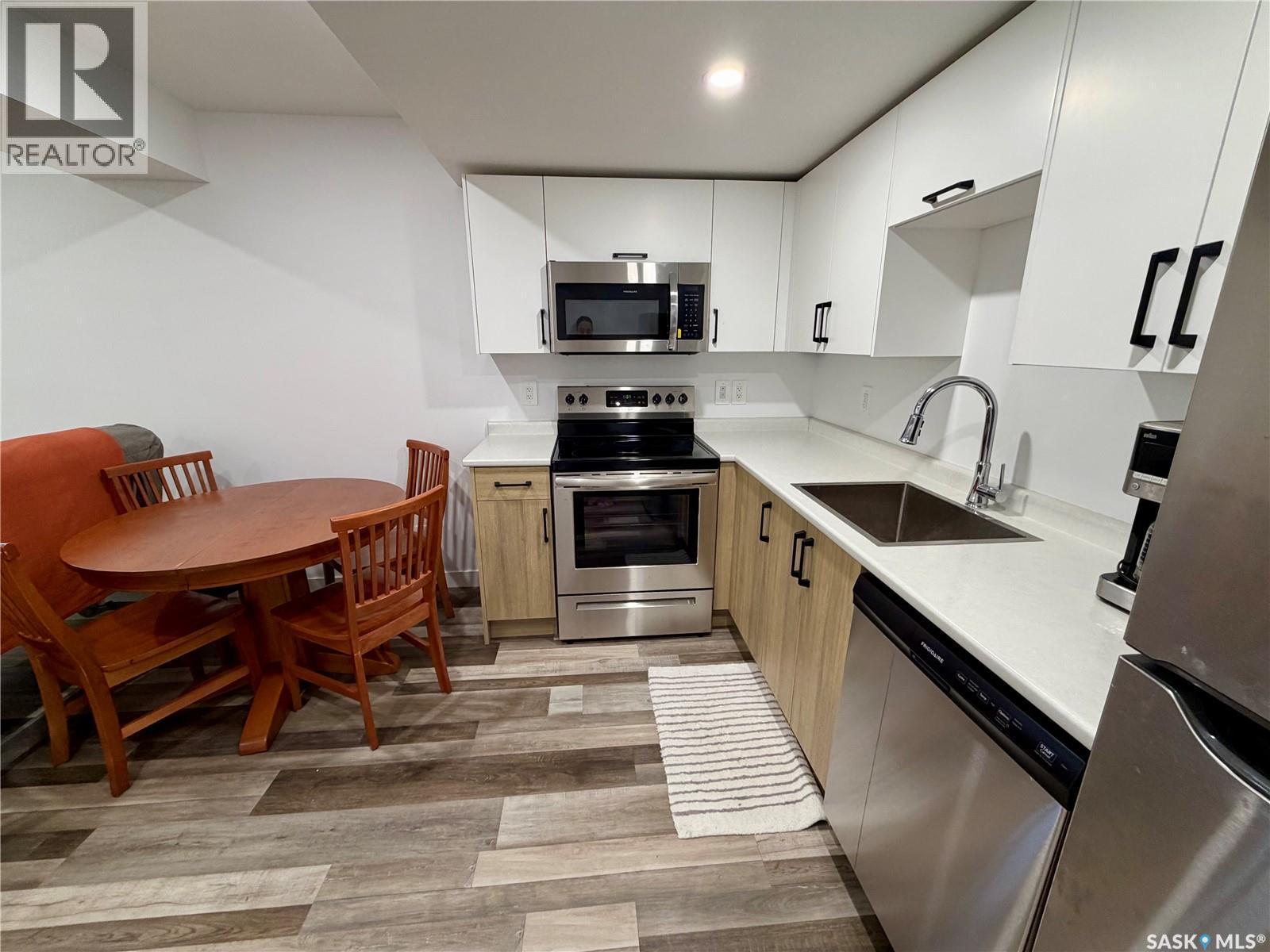 302 Chelsom Manor, Saskatoon, SK