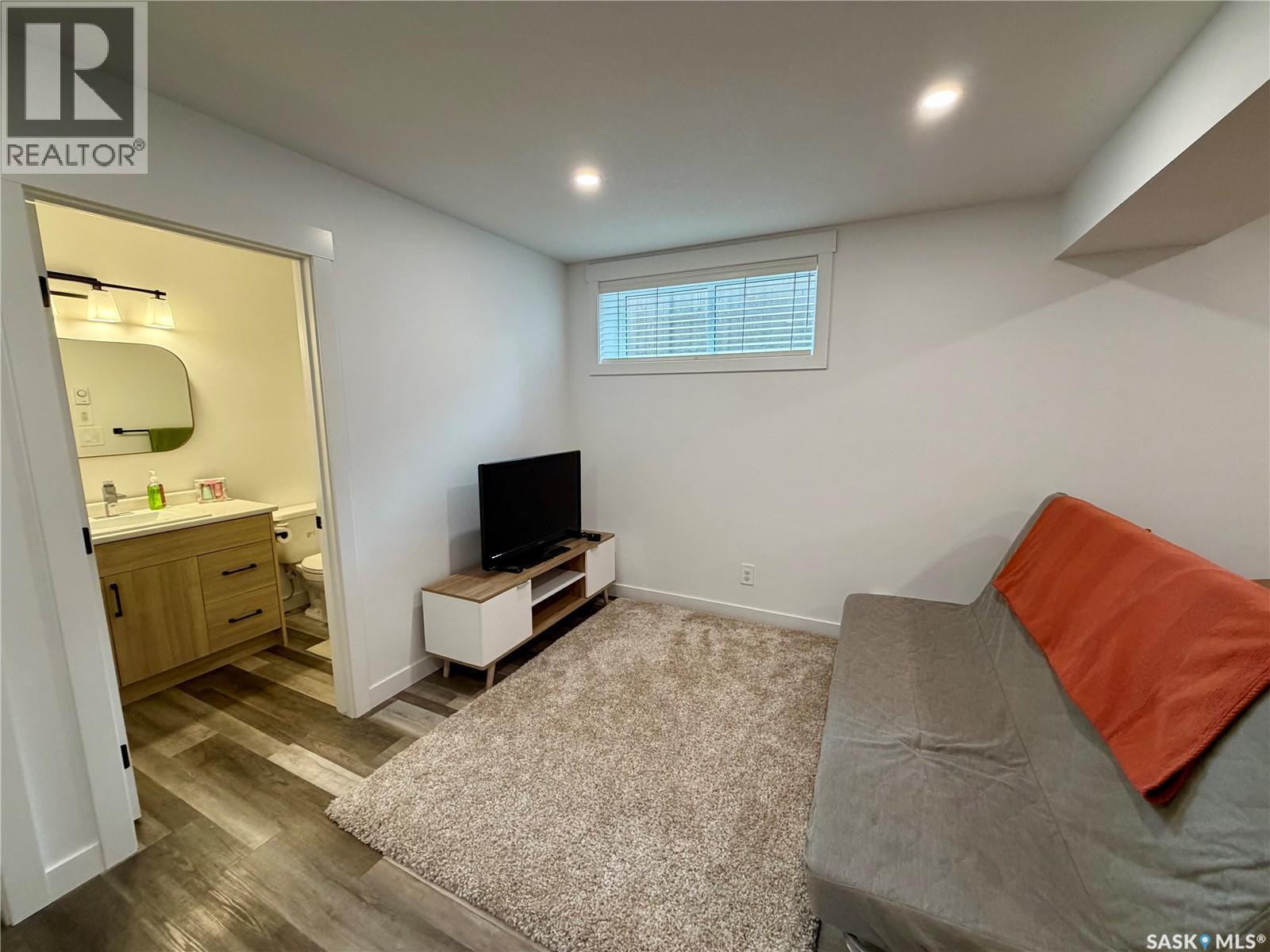 302 Chelsom Manor, Saskatoon, SK