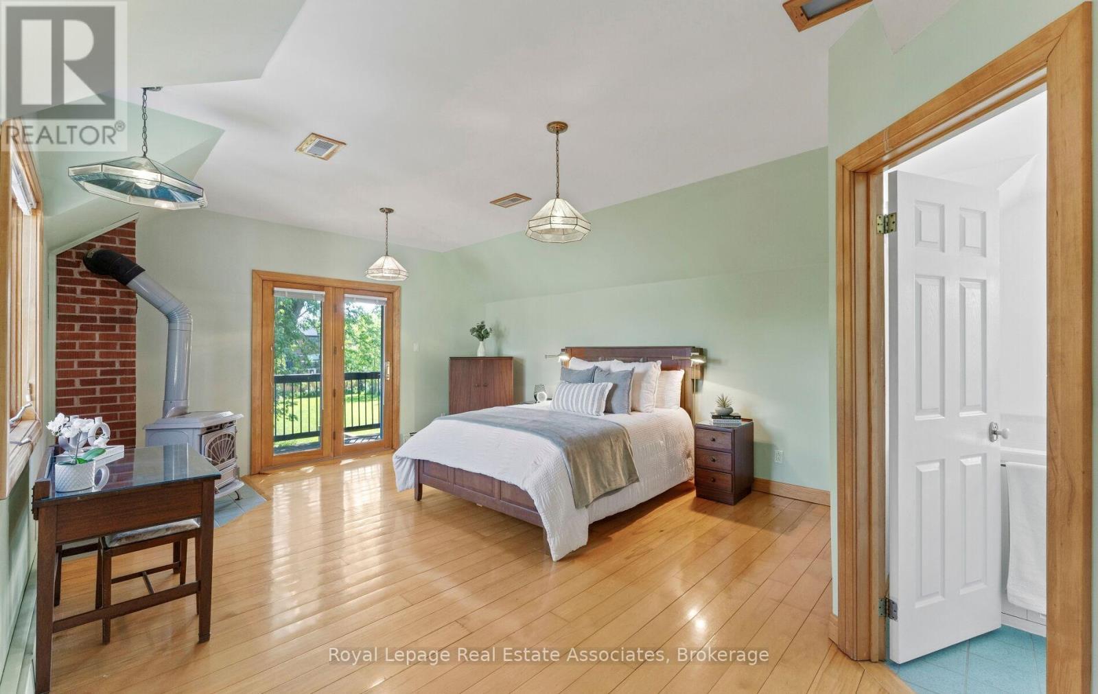 Primary with ensuite & walk-in closet - 30 Theodore Drive, Mississauga, ON