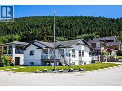 1038 11TH Avenue N Creston, BC V0B 1G6
