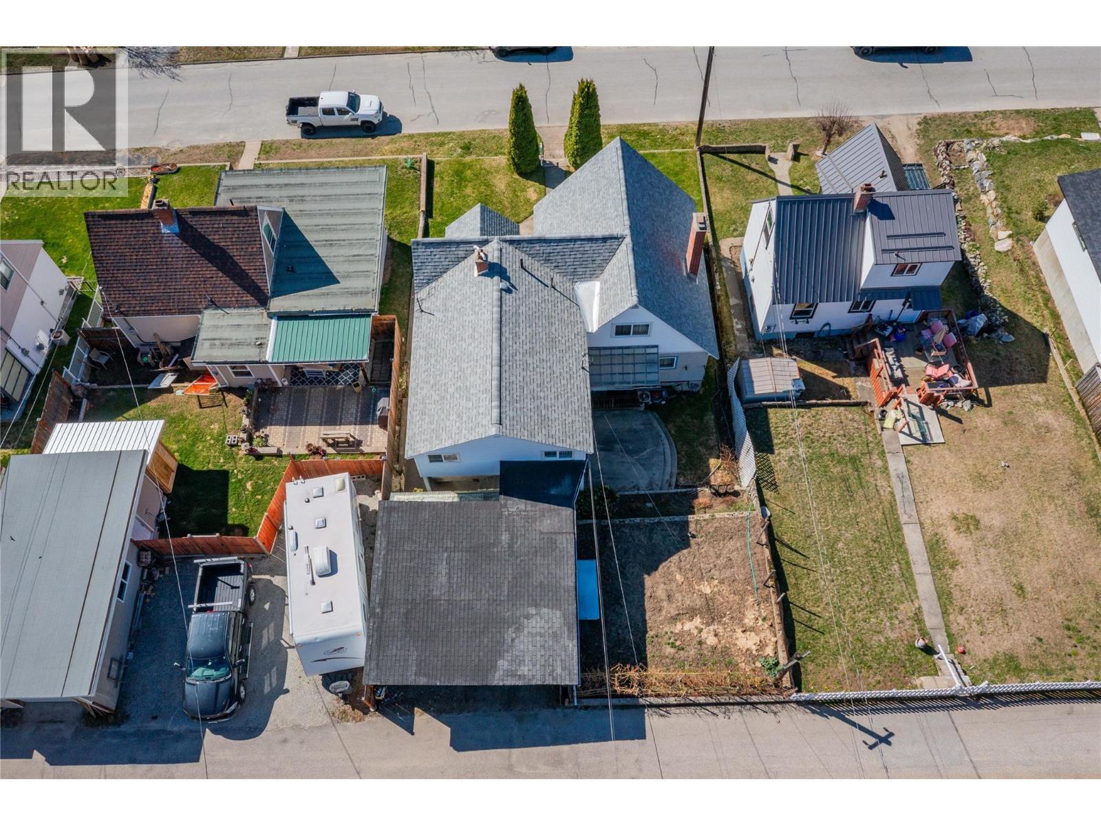 945 Thackeray Street, Warfield, BC