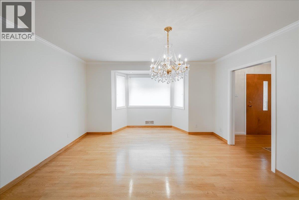 945 Thackeray Street, Warfield, BC