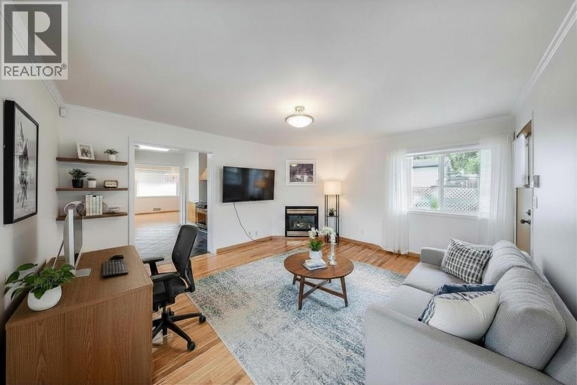 Virtually Staged - 945 Thackeray Street, Warfield, BC