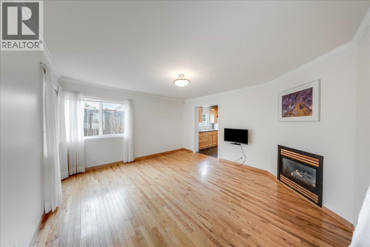 945 Thackeray Street, Warfield, BC
