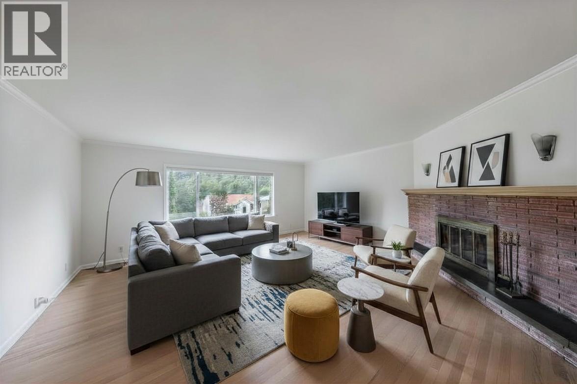 Virtually Staged - 945 Thackeray Street, Warfield, BC