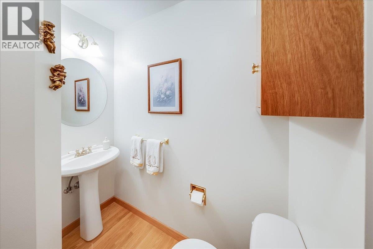 945 Thackeray Street, Warfield, BC