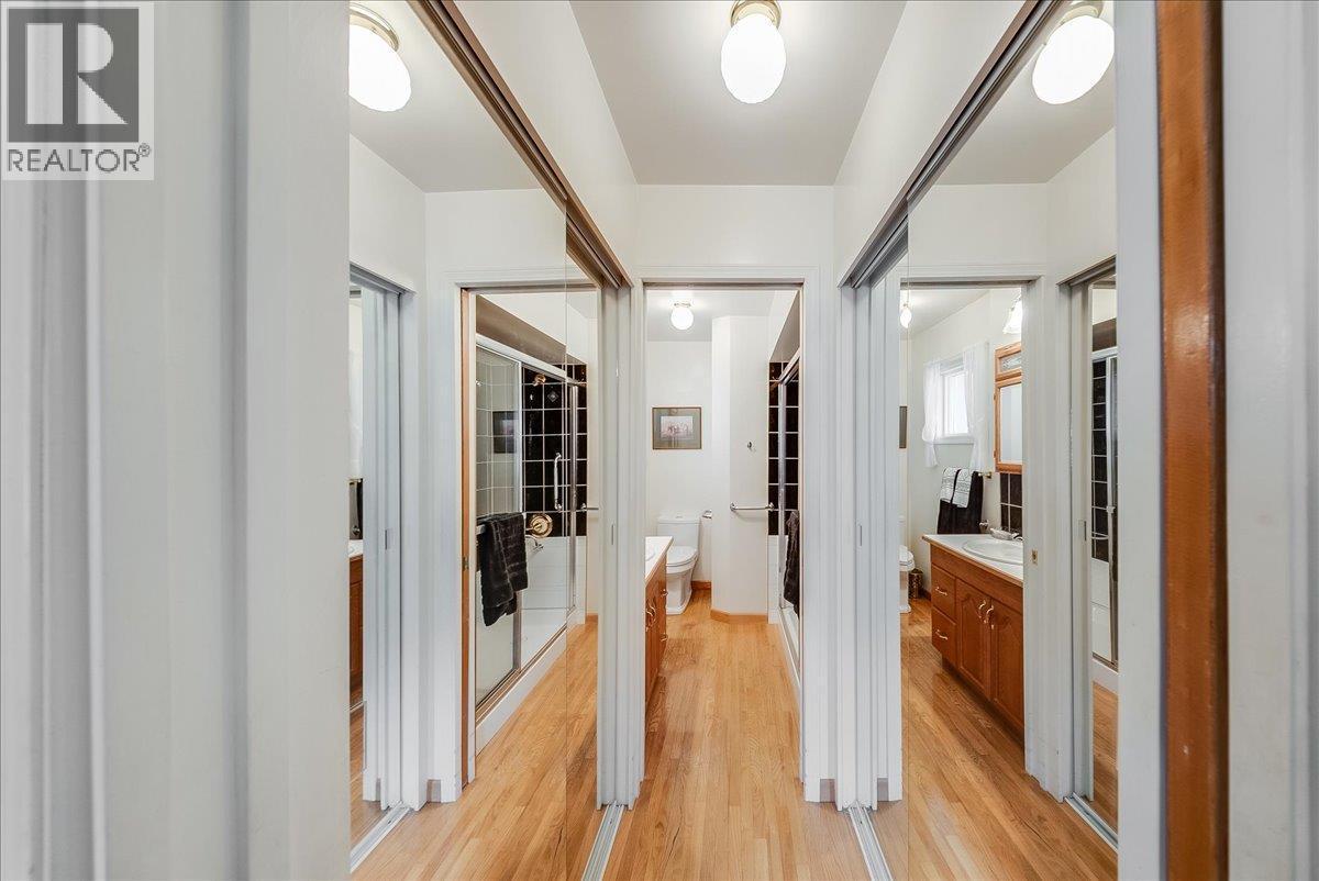 945 Thackeray Street, Warfield, BC